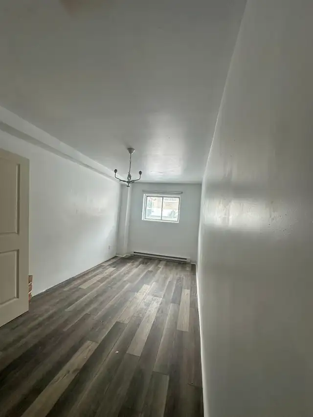 3 1/2 tout inclus, pas escalier à prendre, bus, centre d'achat in Long Term Rentals in City of Montréal - Image 10