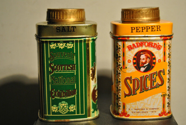 6 pc Collection Salt Pepper Shakers dans Art et objets de collection  à Ville de Vancouver - Image 3