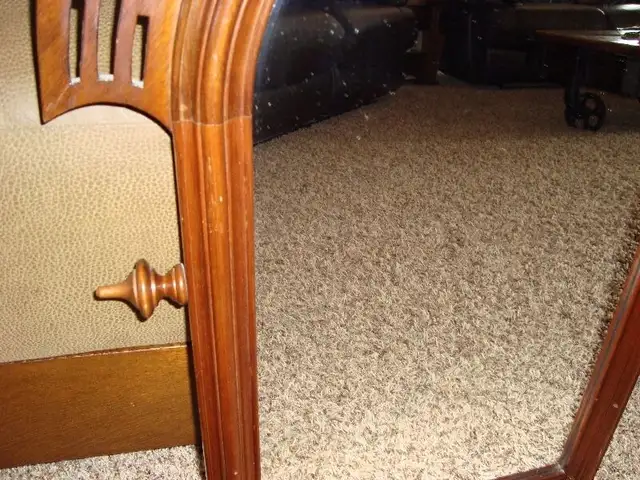 VINTAGE VICTORIAN WALL MIRROR in Arts & Collectibles in Norfolk County - Image 4