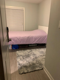 Room with private bathroom in Barrie