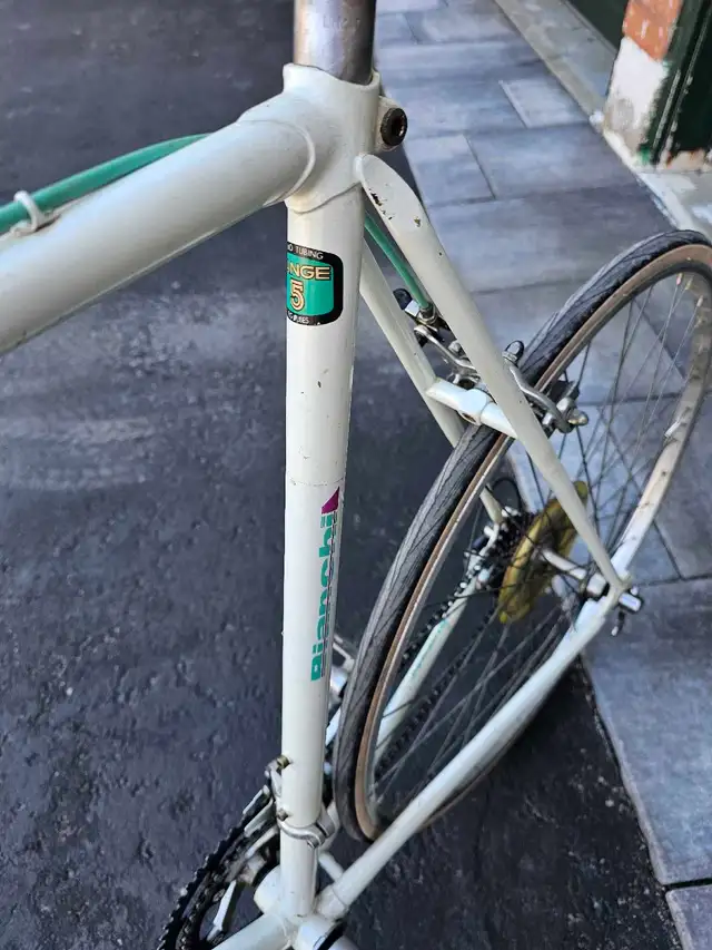 Bianchi Strada LX road bike  in Road in City of Toronto - Image 4