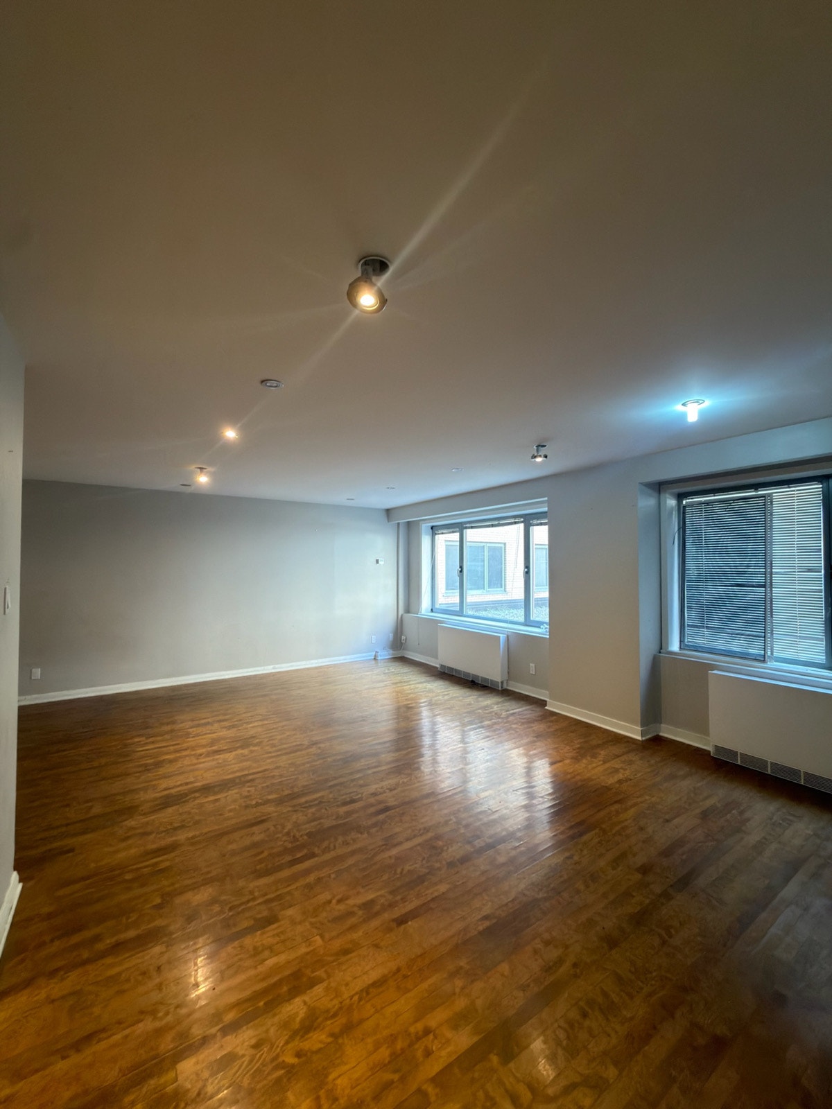 2 MONTHS FREE 3 1/2 ( 1 bedroom, 1 bathroom ) Downtown — photo 2