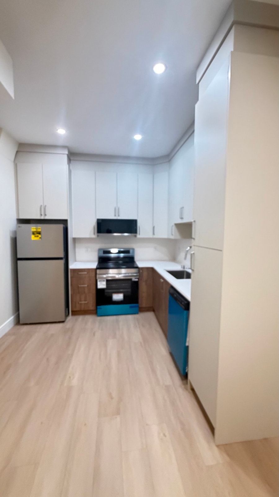 Brand New 2 Bedroom Basement Apartment- ALL Utilities Included 4