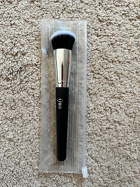 Brand new QUO face make up Brush Domed Buffer A19