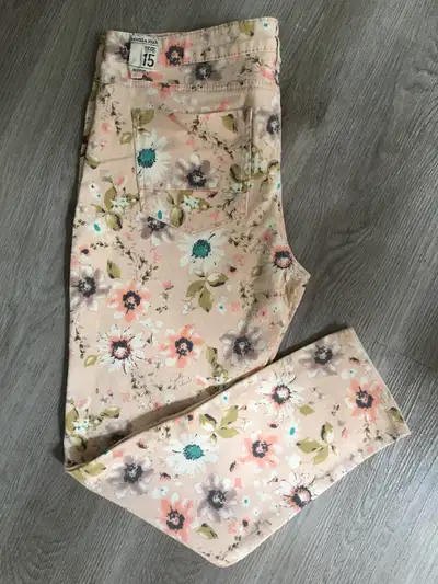 Floral skinny jeans, View more