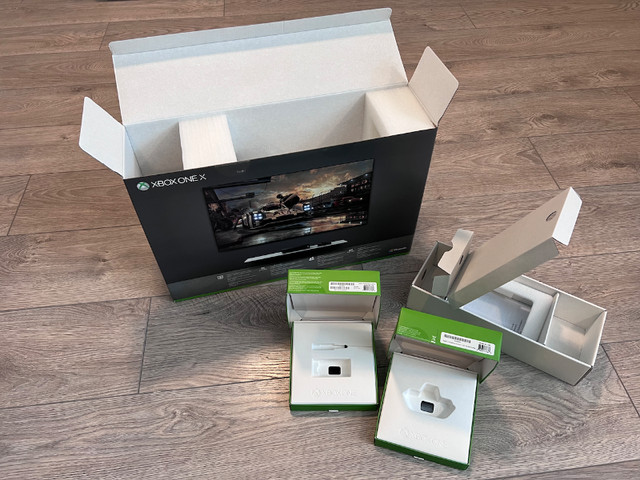 Xbox One X 1TB (immaculate condition) dans XBOX One  à Ville de Montréal - Image 2