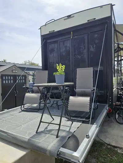 Attention snow birds beautiful 5th wheel toy hauler for sale already in sunny florida no need to hau...