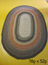 Tapis ovale tissé en laine avec des couleurs terres