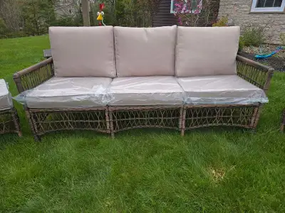 This Haplife 3 piece rattan sofa and 2 footstools set is brand new and ready to transform your outdo...