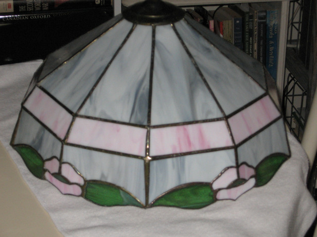 Stained Glass Lampshade in Home Décor & Accents in St. Catharines - Image 2