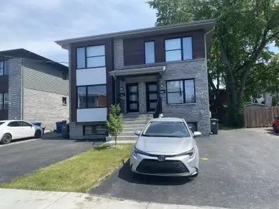 Bonjour ! - Grand 4 1/2 ( environ 1200 pi/ca ) dans un triplex très récent construit en 2022, excell...