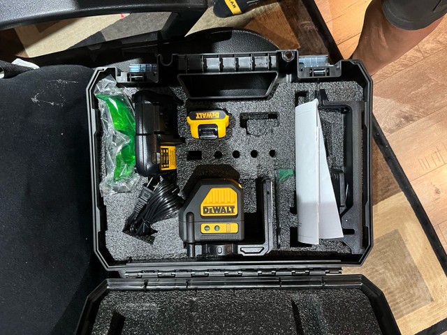 dewalt cordless 12 volt lazer kit in Power Tools in Barrie - Image 4