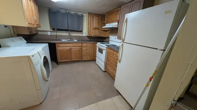 Downtown Earlton Beautiful Basement Suite - 1 Min to C-Train