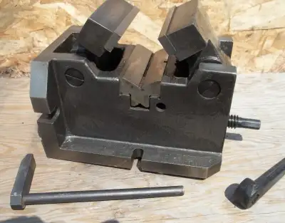 Milling / Drilling Vise for round shaft / stock, View more