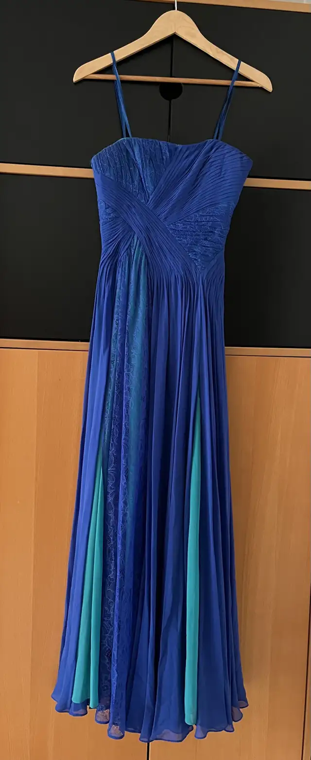 BCBG Maxazria Runway Gown in Women's - Dresses & Skirts in Calgary - Image 3