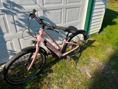 2021 Como 3.0 650B Low Entry Neon Pink Ebike. Extremely low mileage. Around 25-50 km. Condition is l...