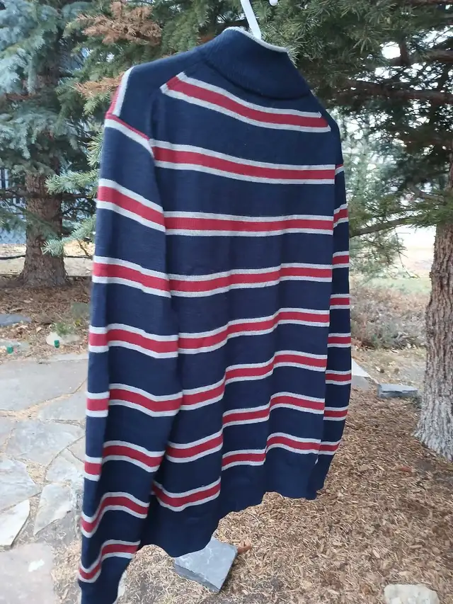 Brooks Brothers Sweater Merino Men XL in Men's in Calgary - Image 3