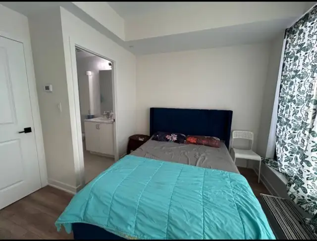 Bright & Spacious 2 Bed / 2 Bath Furnished Condo, Scarborough in Long Term Rentals in City of Toronto - Image 5