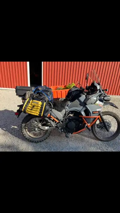 Well maintained and looked after. 13,500 kms. Lots of extras New Heidenau Scout K60 tires. OEM Adven...