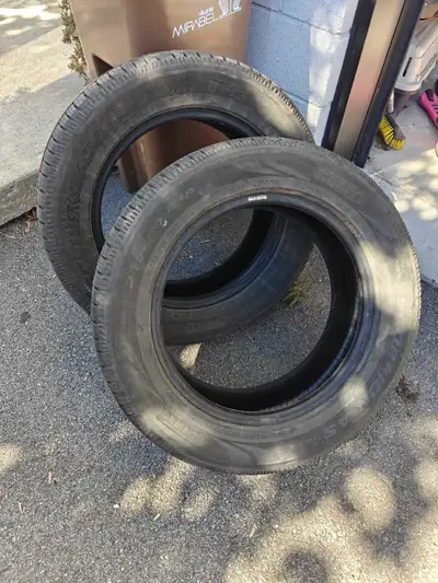 2x. Pneus de marque Pirelli , édition scorpion 235/60 R18 . État comme neuf , voir photo des crampon...