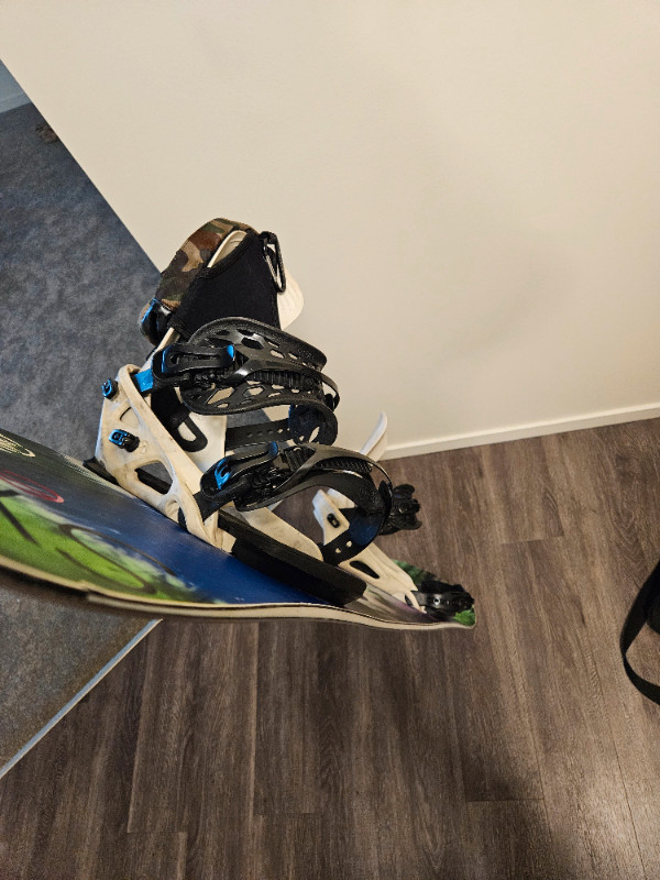 Flux Team snowboard bindings Size M in Snowboard in Edmonton - Image 2