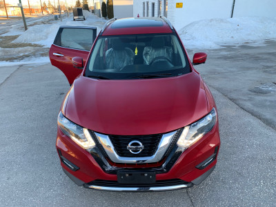 2017 Nissan Rogue AWD low km 89000 fully loaded