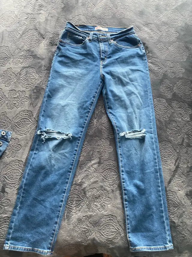 Levi Strauss Jeans in Women's - Bottoms in City of Toronto - Image 2