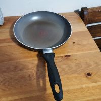 T-fal 10" frying pan $2
