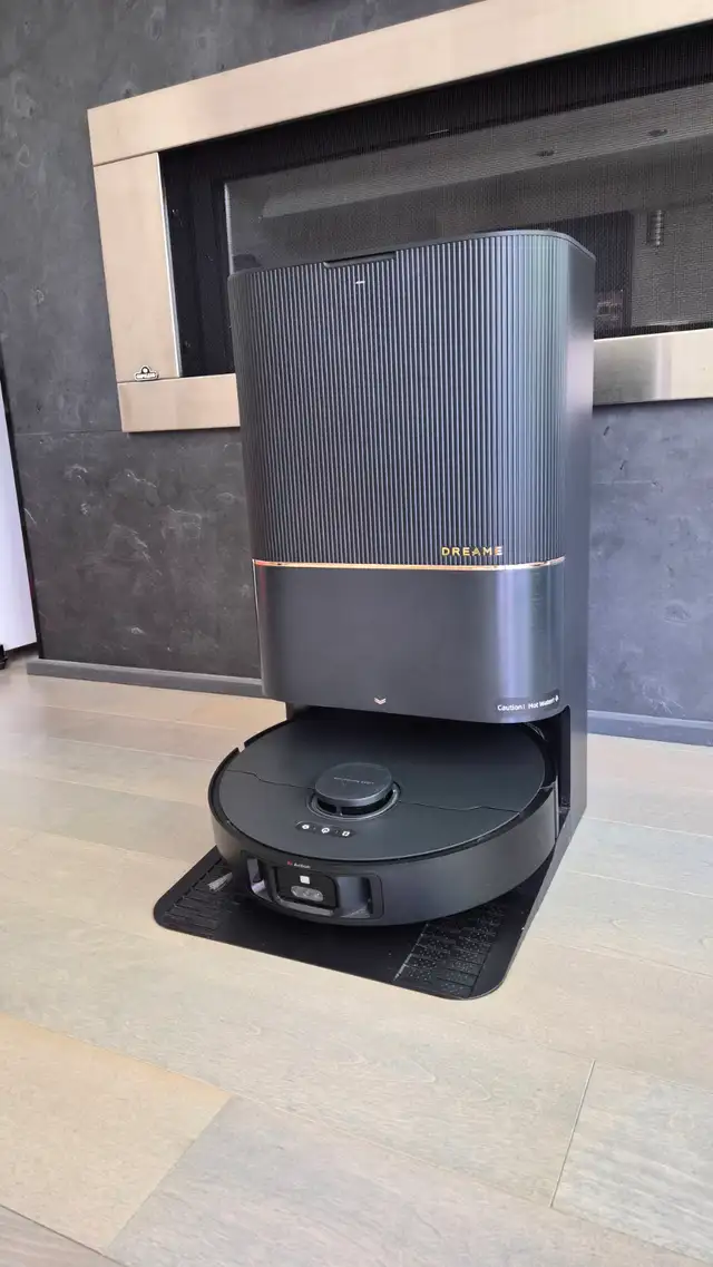 Dreame X40 Ultra robot vacuum and mop. in Vacuums in Mississauga / Peel Region - Image 3