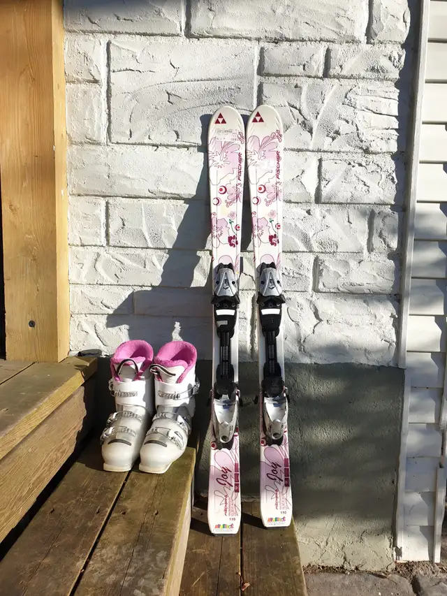 Children's Skis, 110 cm+ Ski Boots, Size 34 in Ski in Ottawa - Image 2