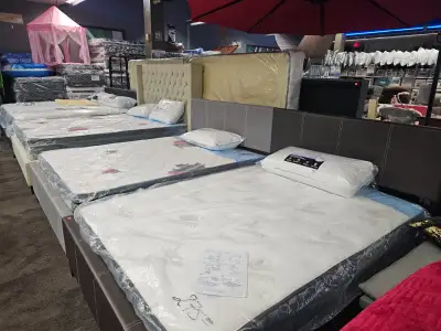 Grande Liquidation de Matelas et Meubles, View more