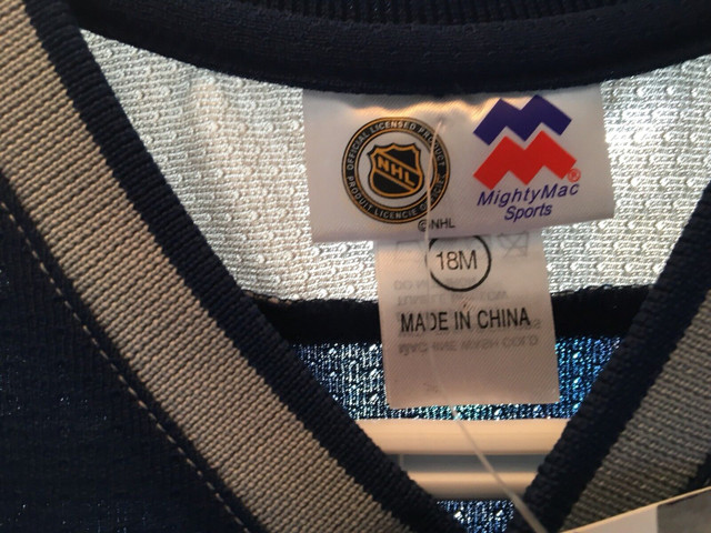 NHL mighty Mac Vancouver Canucks infant hockey jersey in Arts & Collectibles in Gatineau - Image 4