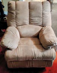Pair Of Lazy Boy Recliners