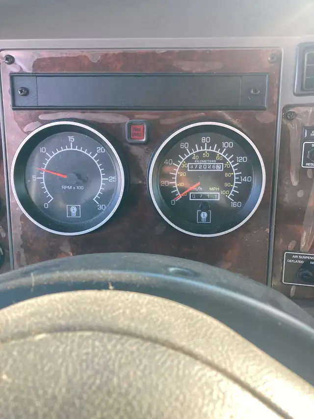 2007 t300 Kenworth in Heavy Trucks in Brantford - Image 8