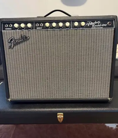 Selling a 2007 Fender Vibrolux Reverb-Amp Numerous upgrades done - Examples include - replaced all c...