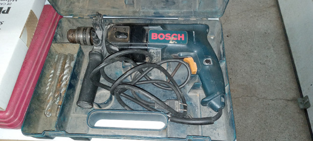 1 Drill percution Bosch 1 Tacker king finition dans Outils à main  à Granby