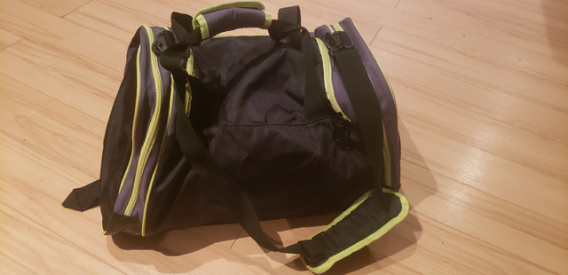 Reebok gym bag in Exercise Equipment in Oshawa / Durham Region - Image 2