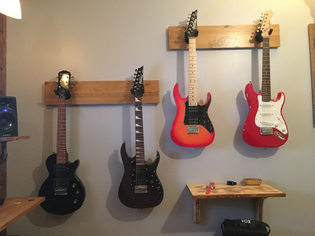 Dual Guitar Wall Mounts in Guitars in City of Montréal