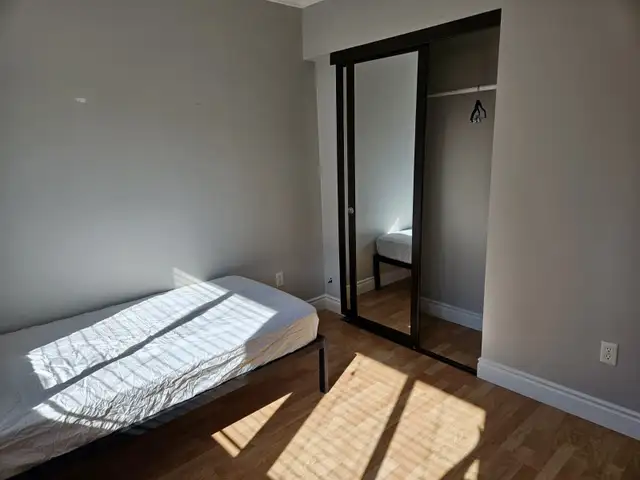 Private rooms for female student in Room Rentals & Roommates in Kitchener / Waterloo - Image 4