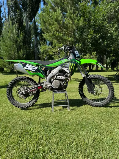 Selling this 2017 Kawasaki 250f, runs mint, only 88 hours on the bike, according to previous owner t...