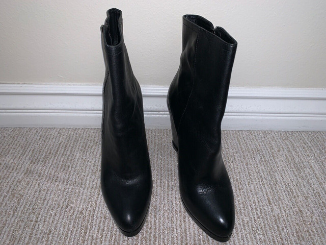 Bottes en cuir talon compensé / Leather ankle wedge boots dans Femmes - Chaussures  à Longueuil/Rive Sud - Image 2