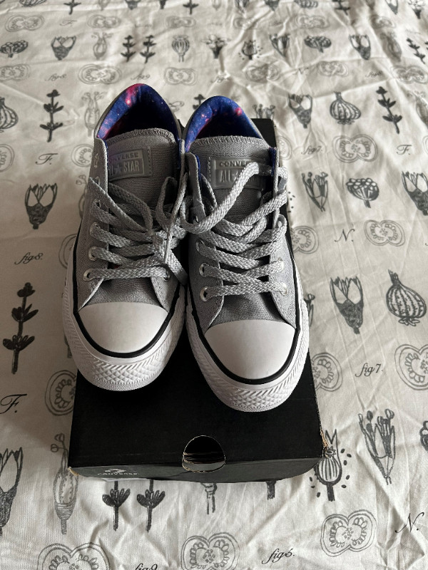 Girls Converse Shoes (NEW) Size 6.5 in Kids & Youth in City of Toronto