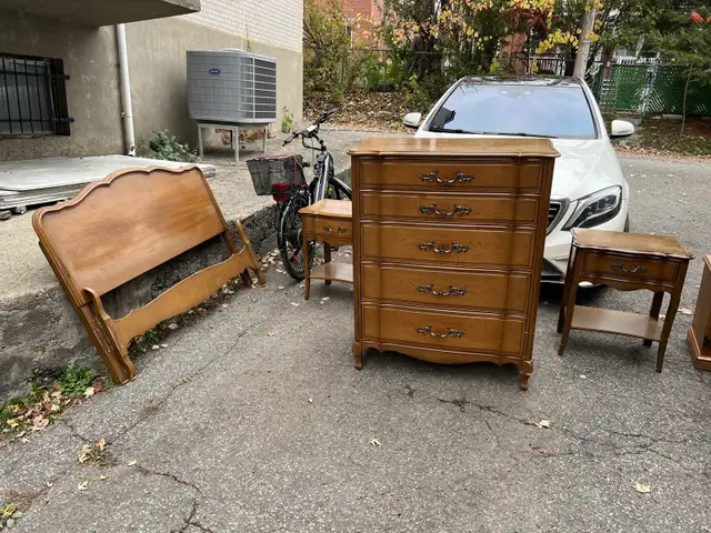 Mobilier de chambre à coucher in Beds & Mattresses in Laval / North Shore - Image 3