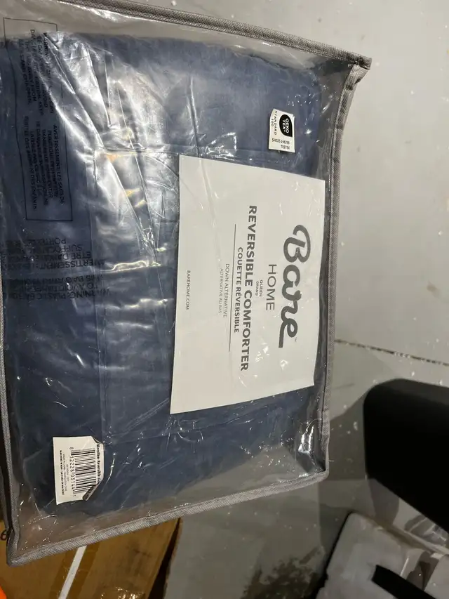 Queen Reversible Comforter in Bedding in Kitchener / Waterloo - Image 10