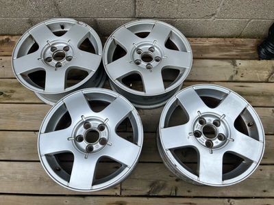 1J0 601 025 AA 6Jx15H2 ET 33 Used item. In full working condition. As shown the the photos. Valves a...