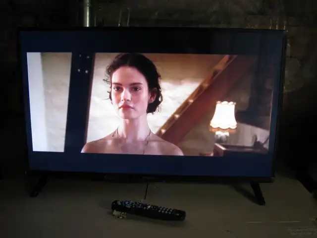 Exc. fully working "40 Westinghouse Smart TV 1080p FHD 3x HDMI in TVs in City of Toronto - Image 6