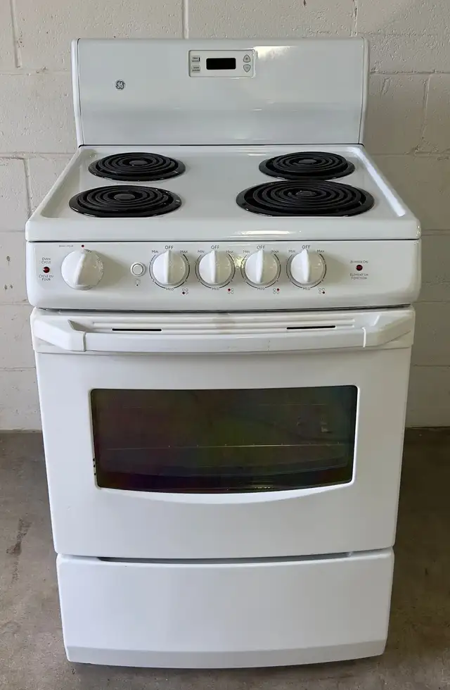 Electric APARTMENT SIZE Stove “GE” 24 inch in Stoves, Ovens & Ranges in City of Toronto - Image 3