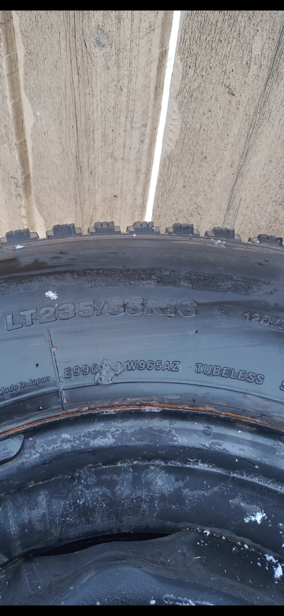 4 bridgestone blizzack on rim almost new size and other info on picture asking 350$ obo