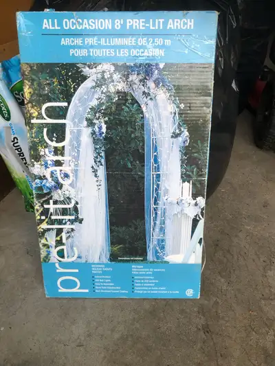 Create a stunning focal point for your special events with this All Occasion 8' Pre-Lit Arch, perfec...