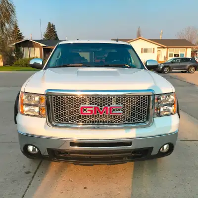 2010 GMC Sierra 1500 extended cab with 251000 kilometres